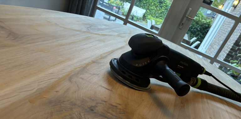 Bouwveteranen schuren uw vloer